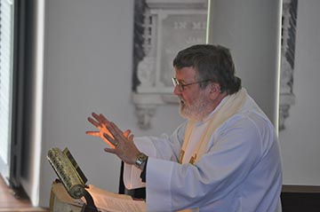 Kendall Harmon preaches at Salmon memorial service
